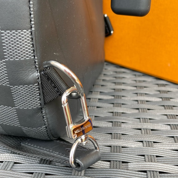 🖤 Louis Vuitton  Damier Infini Avenue Sling Bag in Onyx and Silver - Picture 9 of 17